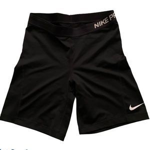 Women’s black Nike pro drifit shorts size L